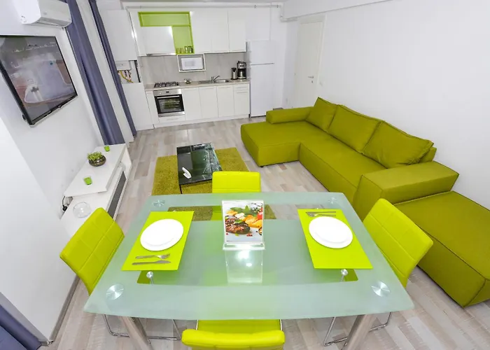Deluxe One-Bedroom Apartment